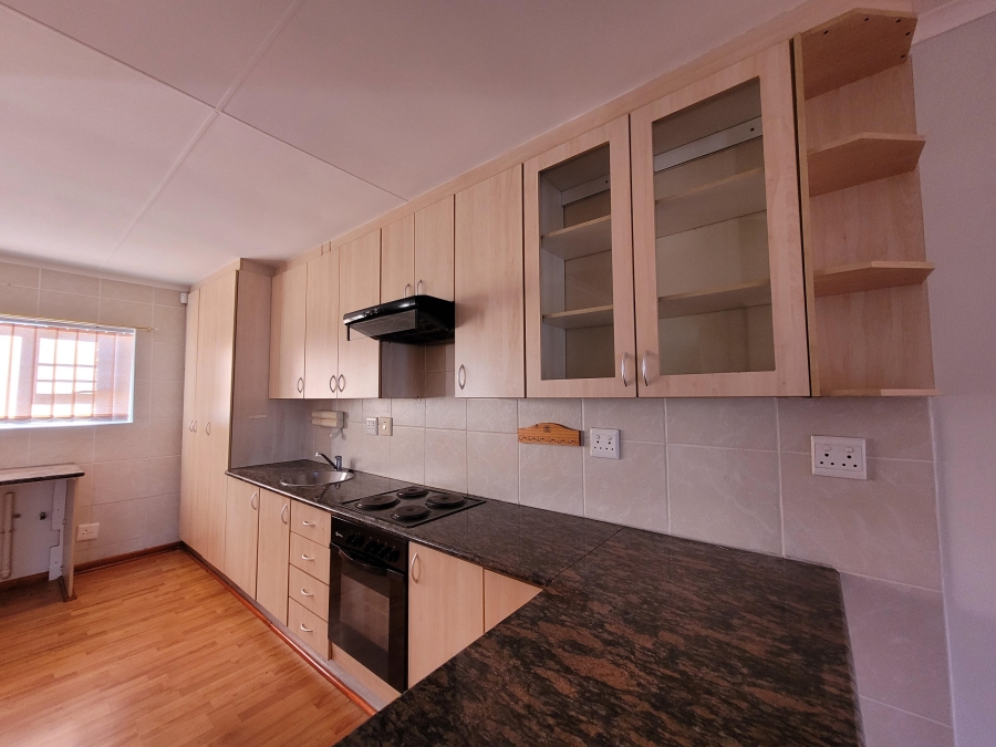 To Let 4 Bedroom Property for Rent in Wavecrest Eastern Cape